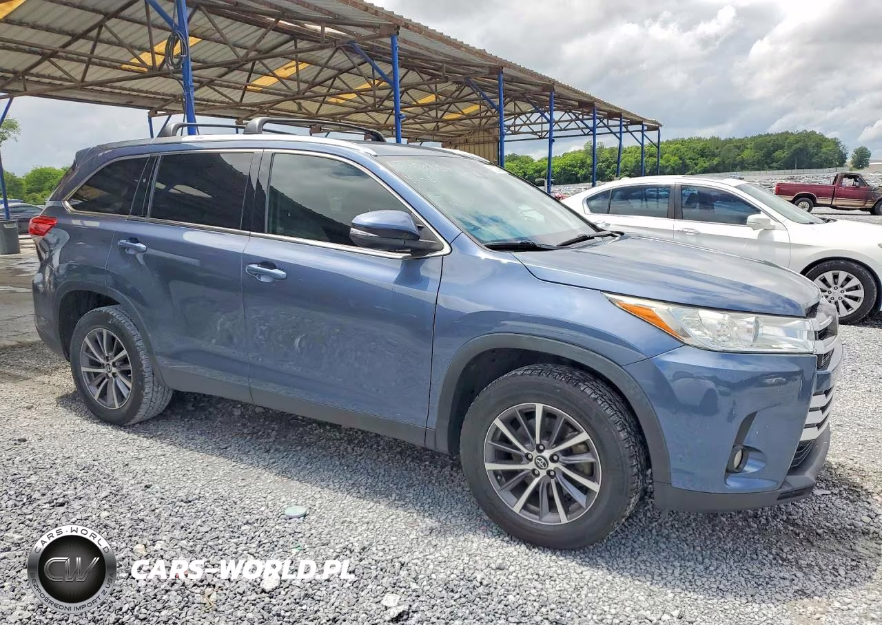 2019 Toyota Highlander Xle VIN:5TDKZRFH9KS326864 - 4