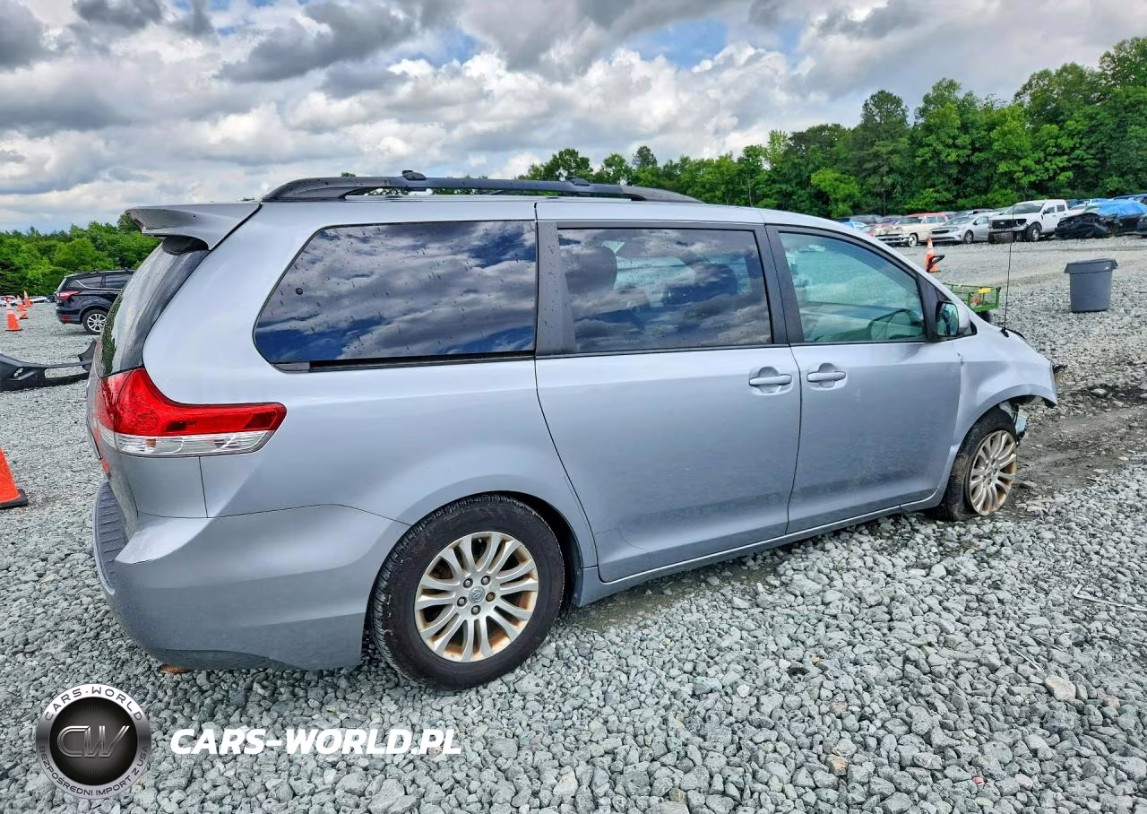 2014 Toyota Sienna Xle 8-Passenger VIN:5TDYK3DC4ES433277 - 3