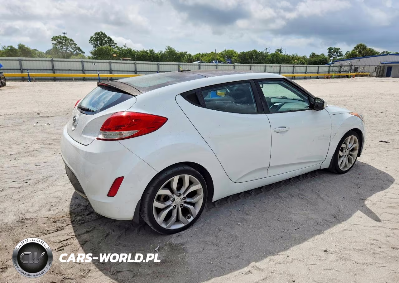 2015 Hyundai Veloster Base VIN:KMHTC6AD3FU237121 - 3