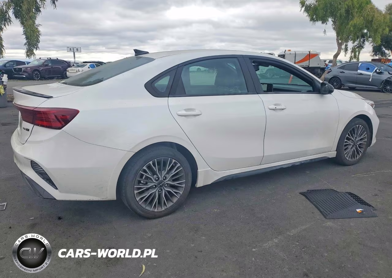 2024 Kia Forte Gt Line VIN:3KPF54AD2RE751710 - 3