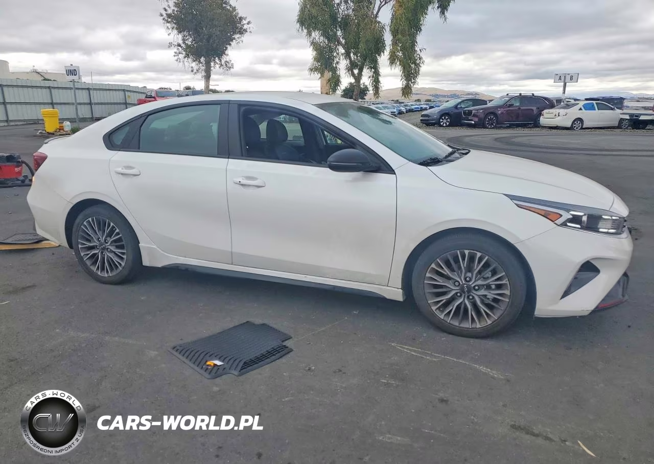 2024 Kia Forte Gt Line VIN:3KPF54AD2RE751710 - 4