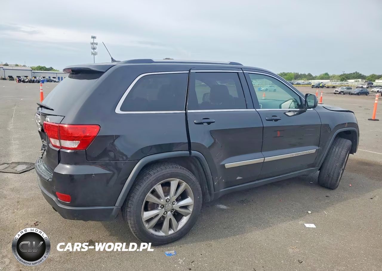 2012 Jeep Grand Cherokee Laredo VIN:1C4RJFAG4CC318743 - 3