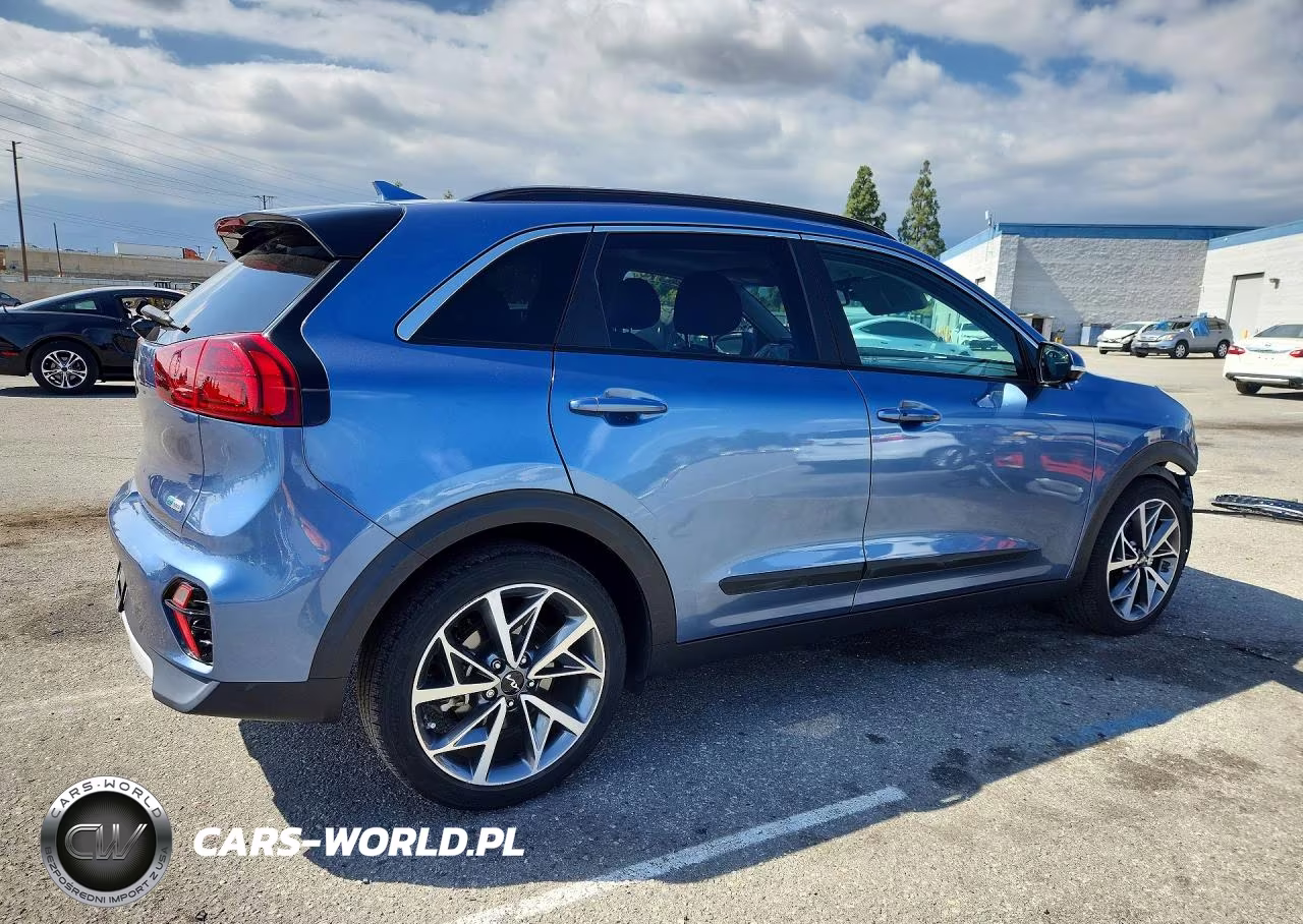 2022 Kia Niro Touring Special Edition VIN:KNDCC3LC3N5495574 - 3