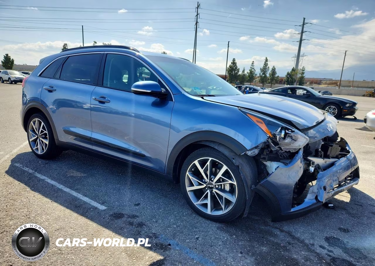 2022 Kia Niro Touring Special Edition VIN:KNDCC3LC3N5495574 - 4