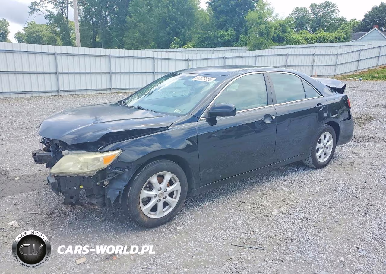 2011 Toyota Camry Le – zdjęcie 1 z 12