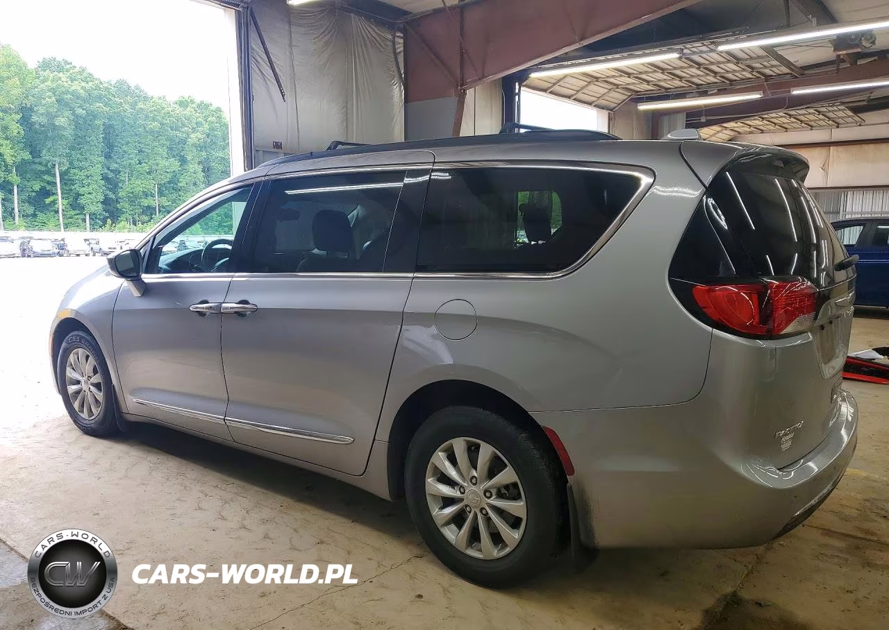 2017 Chrysler Pacifica Touring L VIN:2C4RC1BG9HR576198 - 2