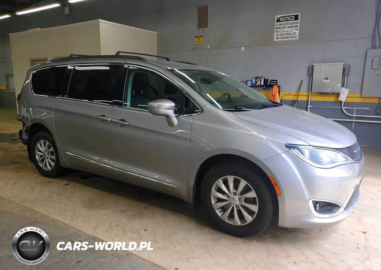 2017 Chrysler Pacifica Touring L VIN:2C4RC1BG9HR576198 - 4
