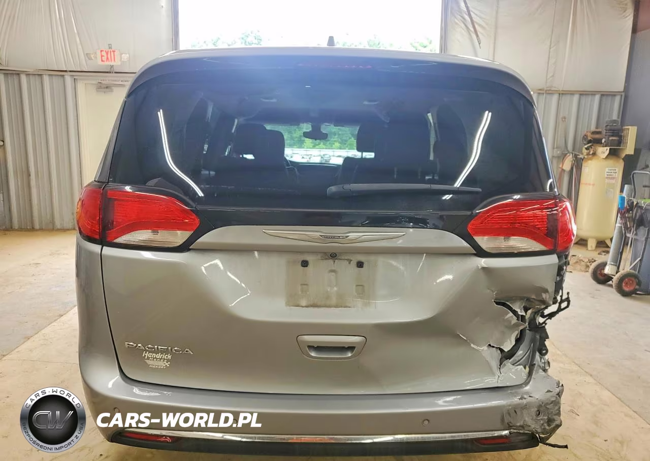 2017 Chrysler Pacifica Touring L VIN:2C4RC1BG9HR576198 - 6