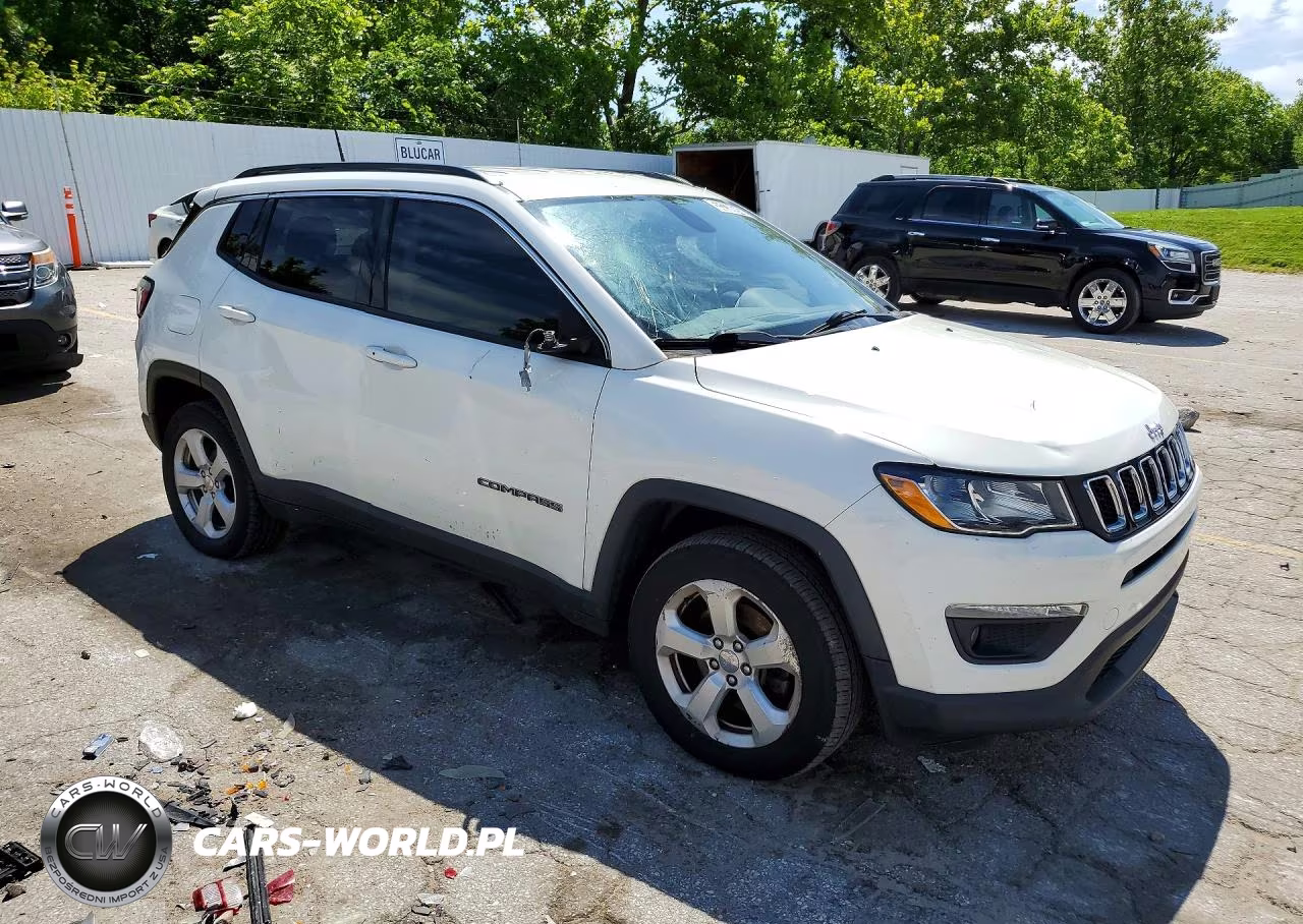 2018 Jeep Compass Latitude VIN:3C4NJDBB6JT139434 - 4