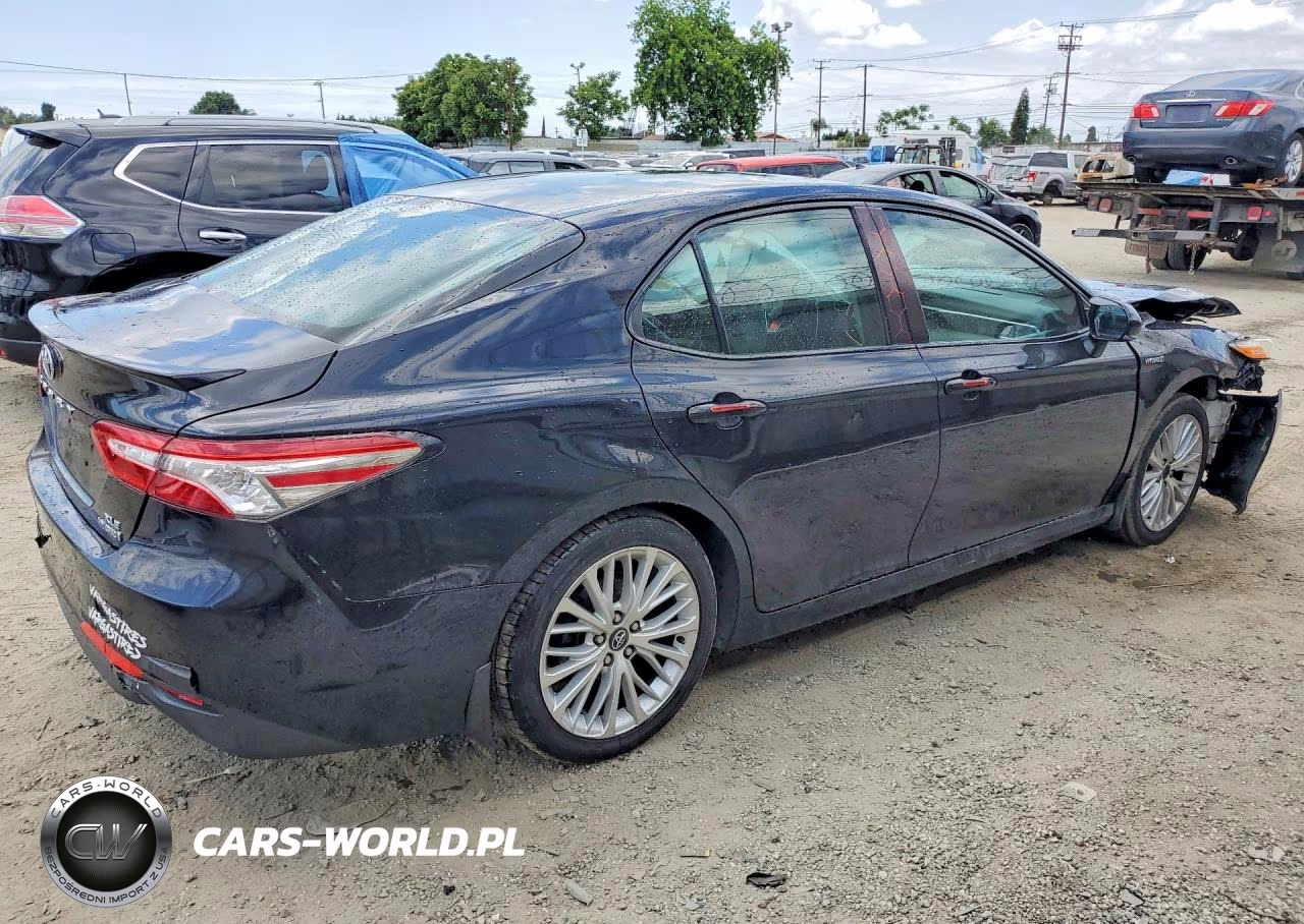 2018 Toyota Camry Hybrid Xle VIN:4T1B21HKXJU509131 - 3