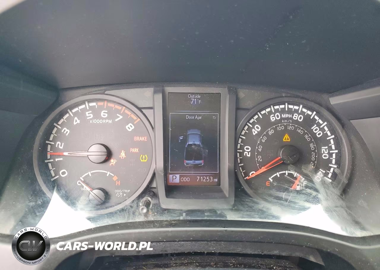 2018 Toyota Tacoma Sr VIN:5TFAX5GN5JX128094 - 9