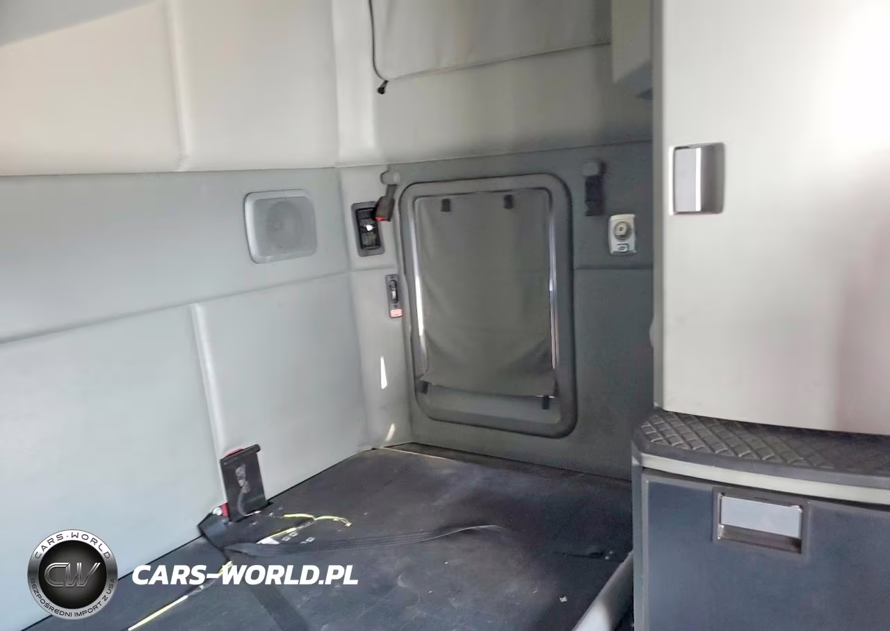 2018 Kenworth Construction T680 VIN:1XKYD49X5JJ197228 - 6
