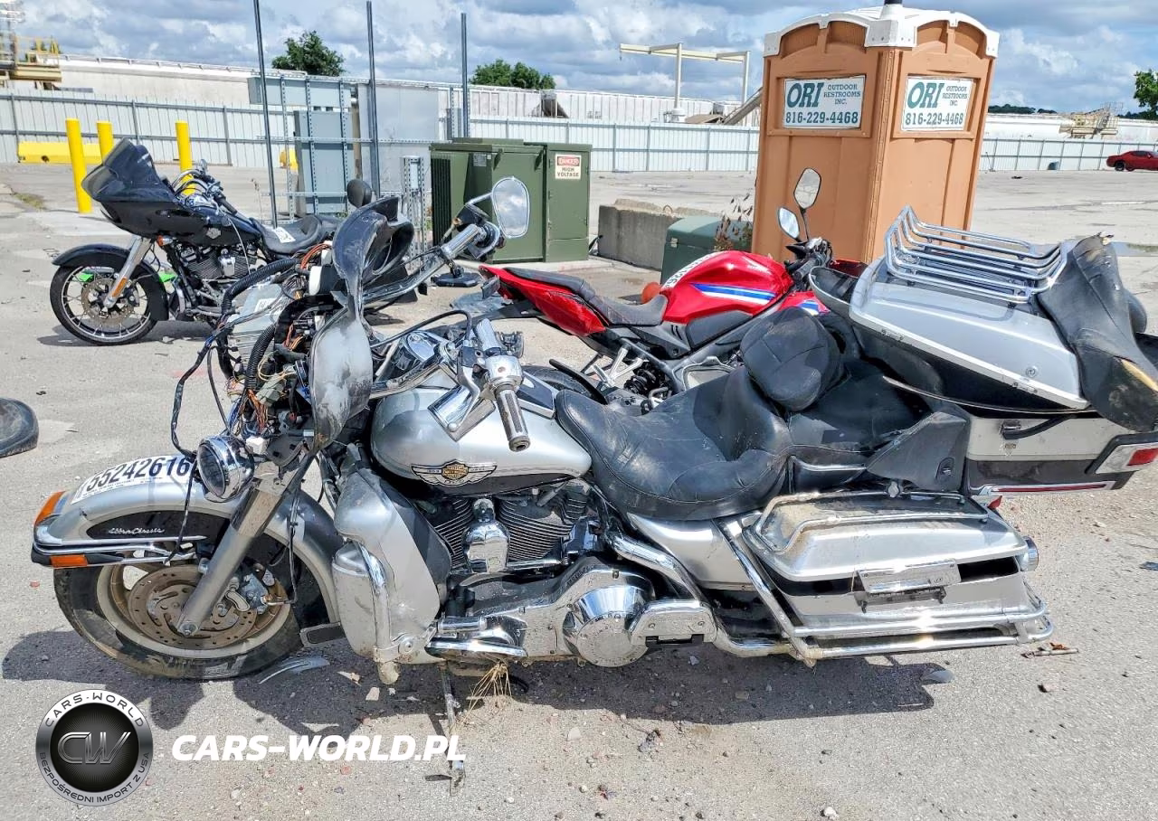 2003 Harley-Davidson Flhtcui Anniversary VIN:1HD1FCW453Y630700 - 3
