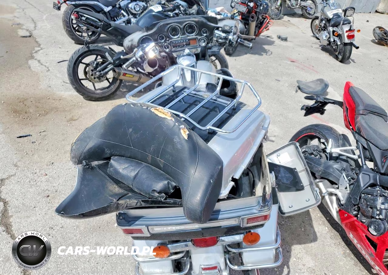 2003 Harley-Davidson Flhtcui Anniversary VIN:1HD1FCW453Y630700 - 4