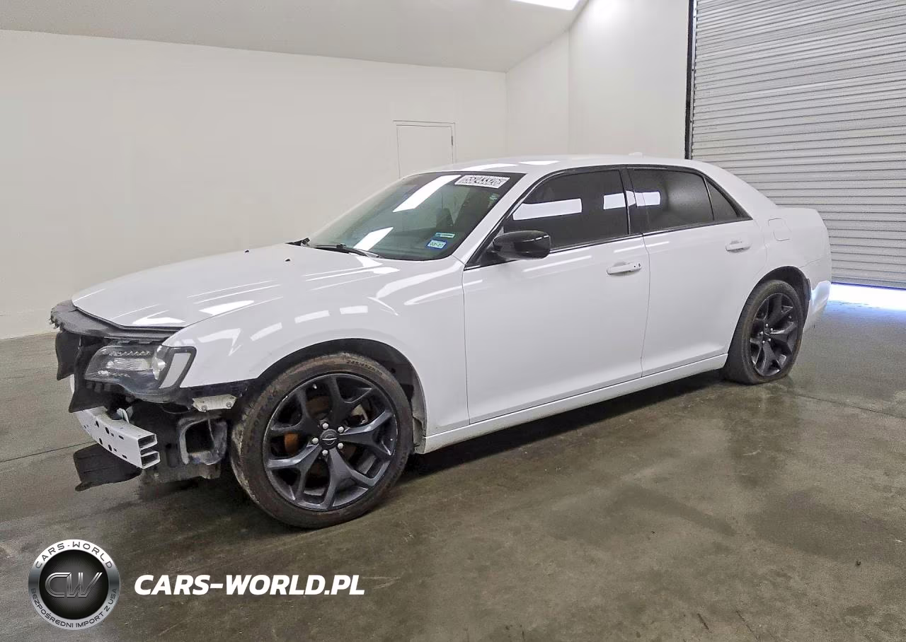 2022 Chrysler 300 Touring – zdjęcie 1 z 12
