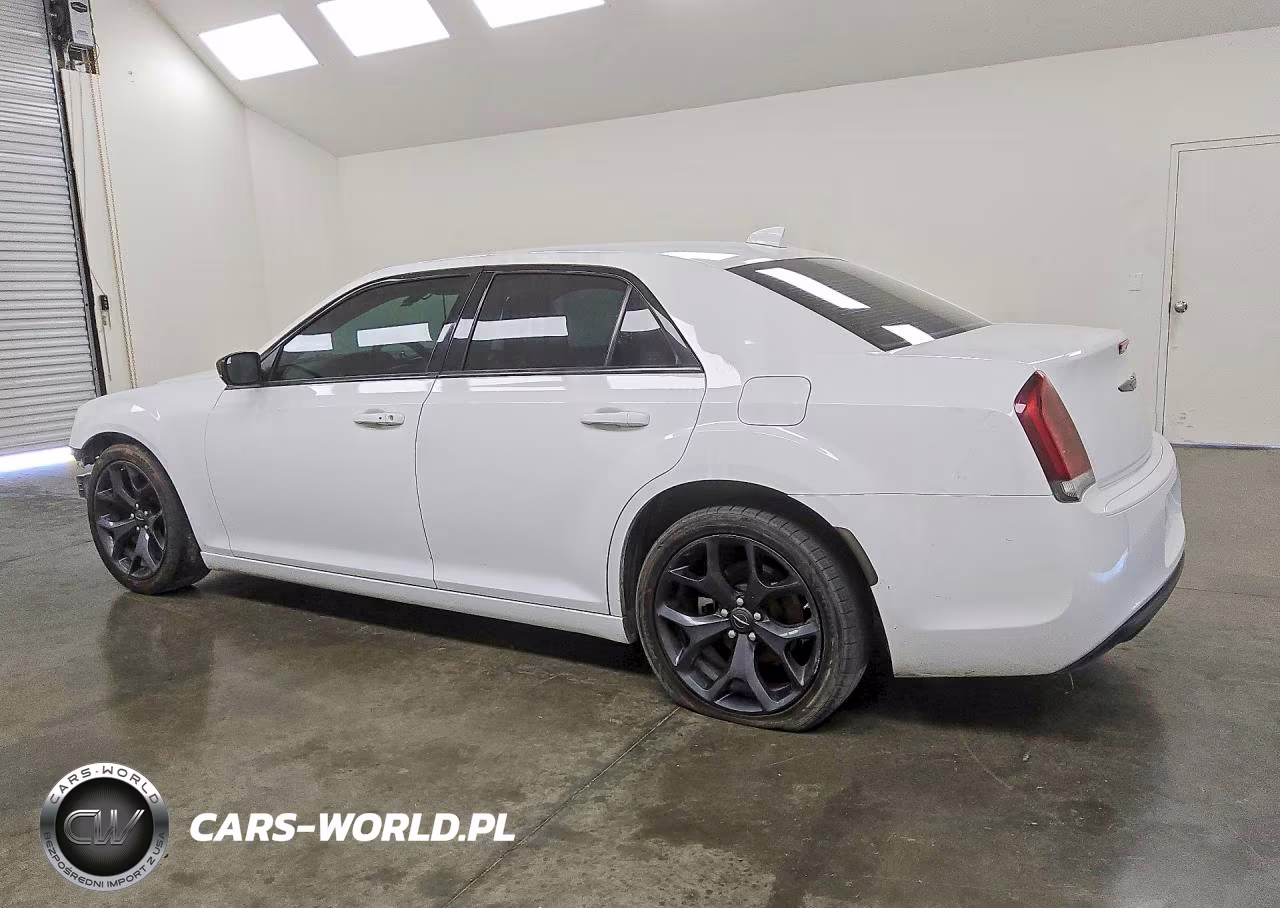 2022 Chrysler 300 Touring VIN:2C3CCAAG1NH107572 - 2