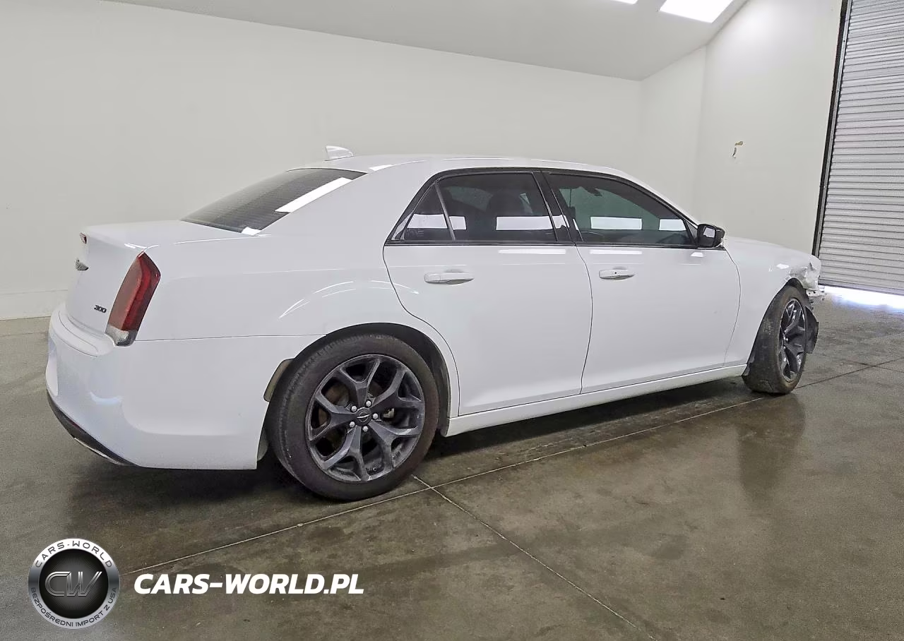 2022 Chrysler 300 Touring VIN:2C3CCAAG1NH107572 - 3