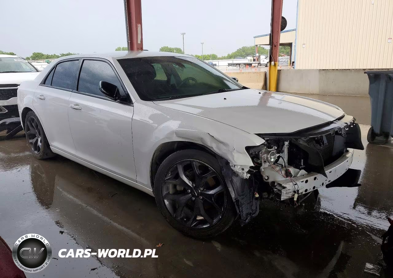 2022 Chrysler 300 Touring VIN:2C3CCAAG1NH107572 - 4