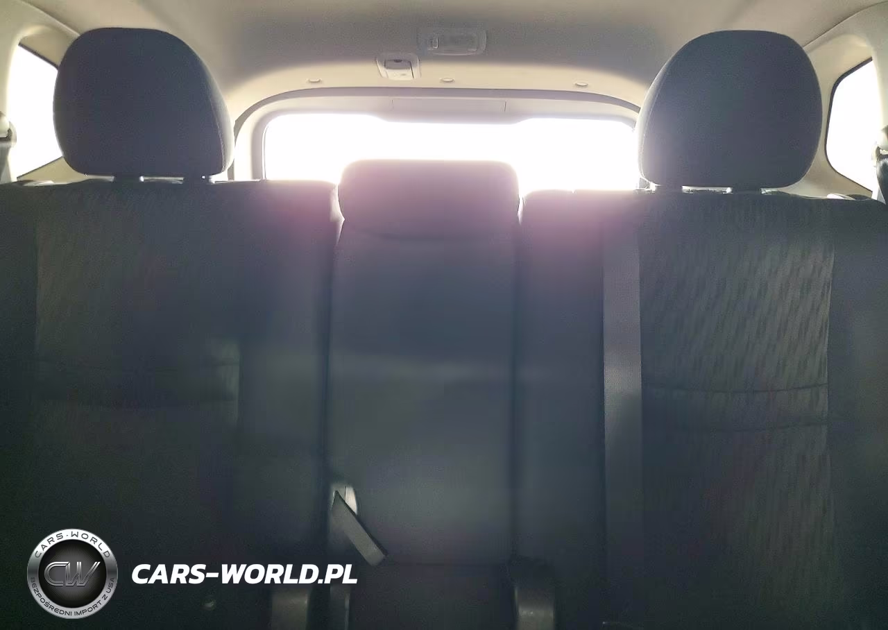 2019 Nissan Rogue S VIN:5N1AT2MT9KC822188 - 10