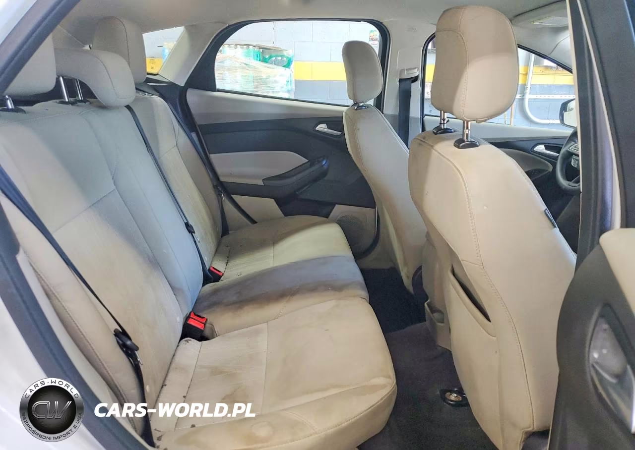 2018 Ford Focus Se VIN:1FADP3K21JL299243 - 10