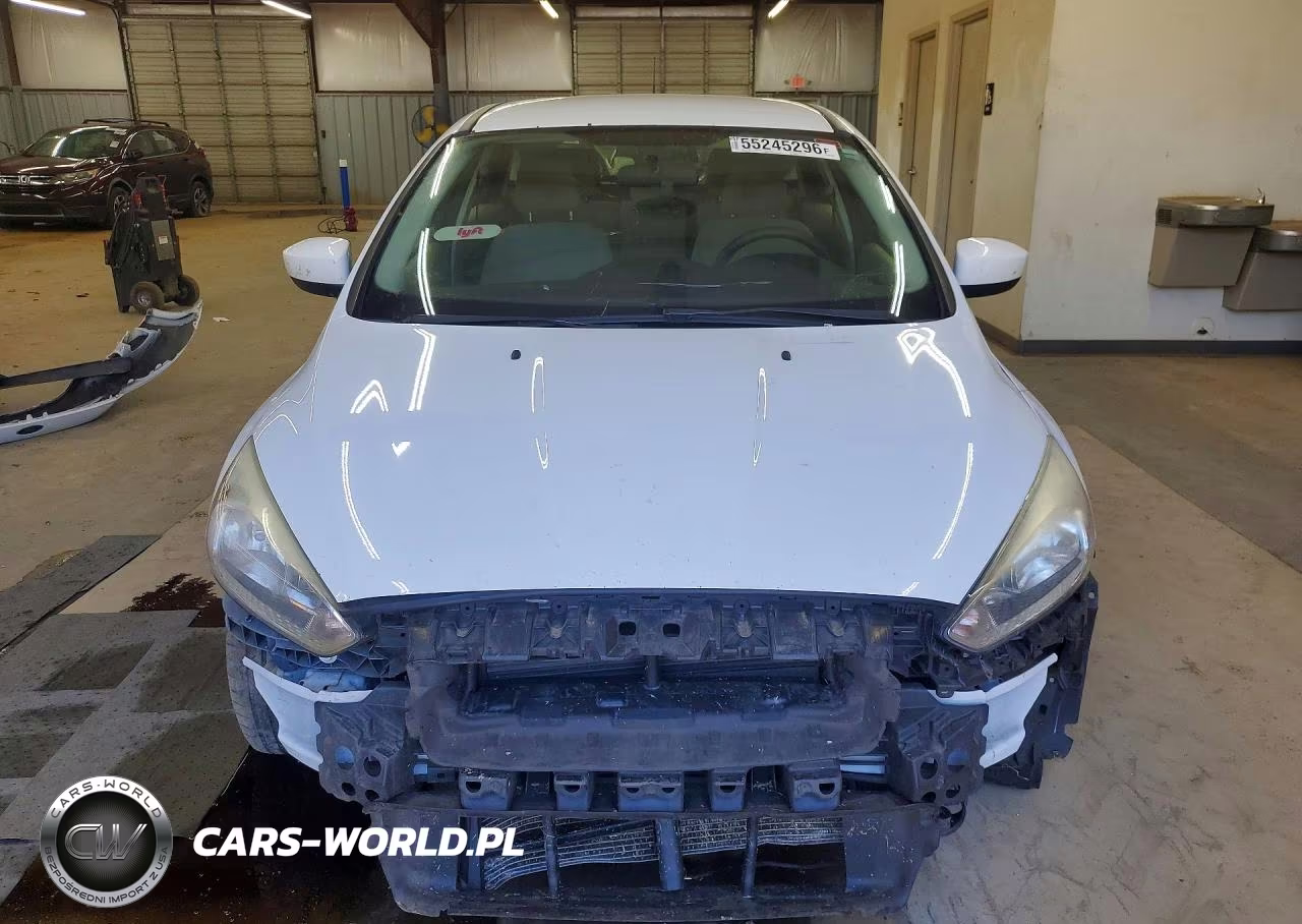 2018 Ford Focus Se VIN:1FADP3K21JL299243 - 5