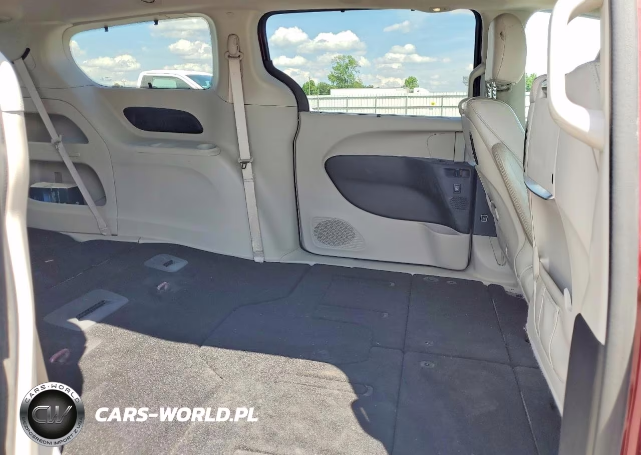 2018 Chrysler Pacifica Touring L Plus VIN:2C4RC1EG9JR237586 - 11