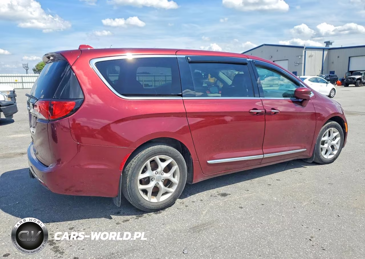 2018 Chrysler Pacifica Touring L Plus VIN:2C4RC1EG9JR237586 - 3