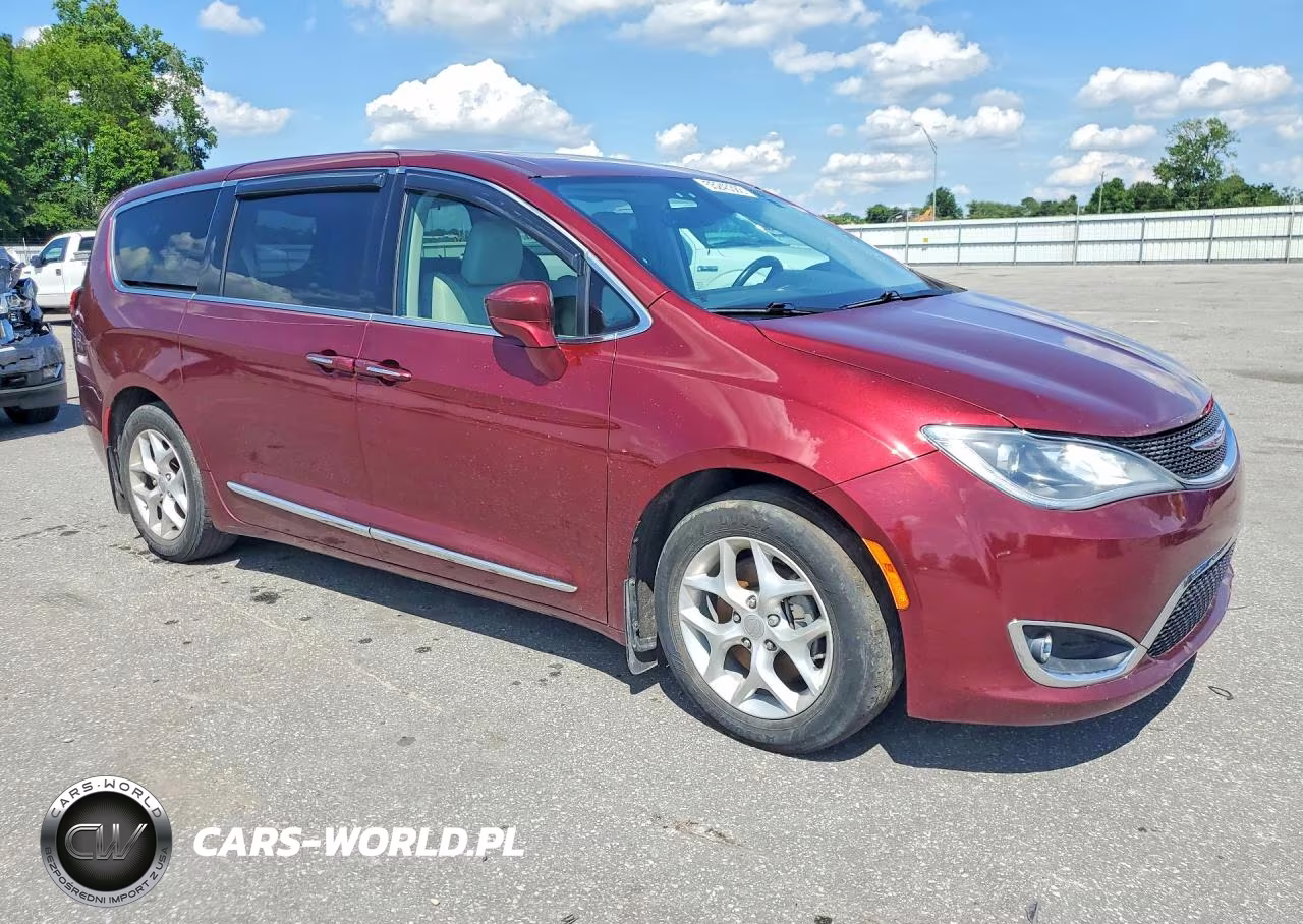 2018 Chrysler Pacifica Touring L Plus VIN:2C4RC1EG9JR237586 - 4