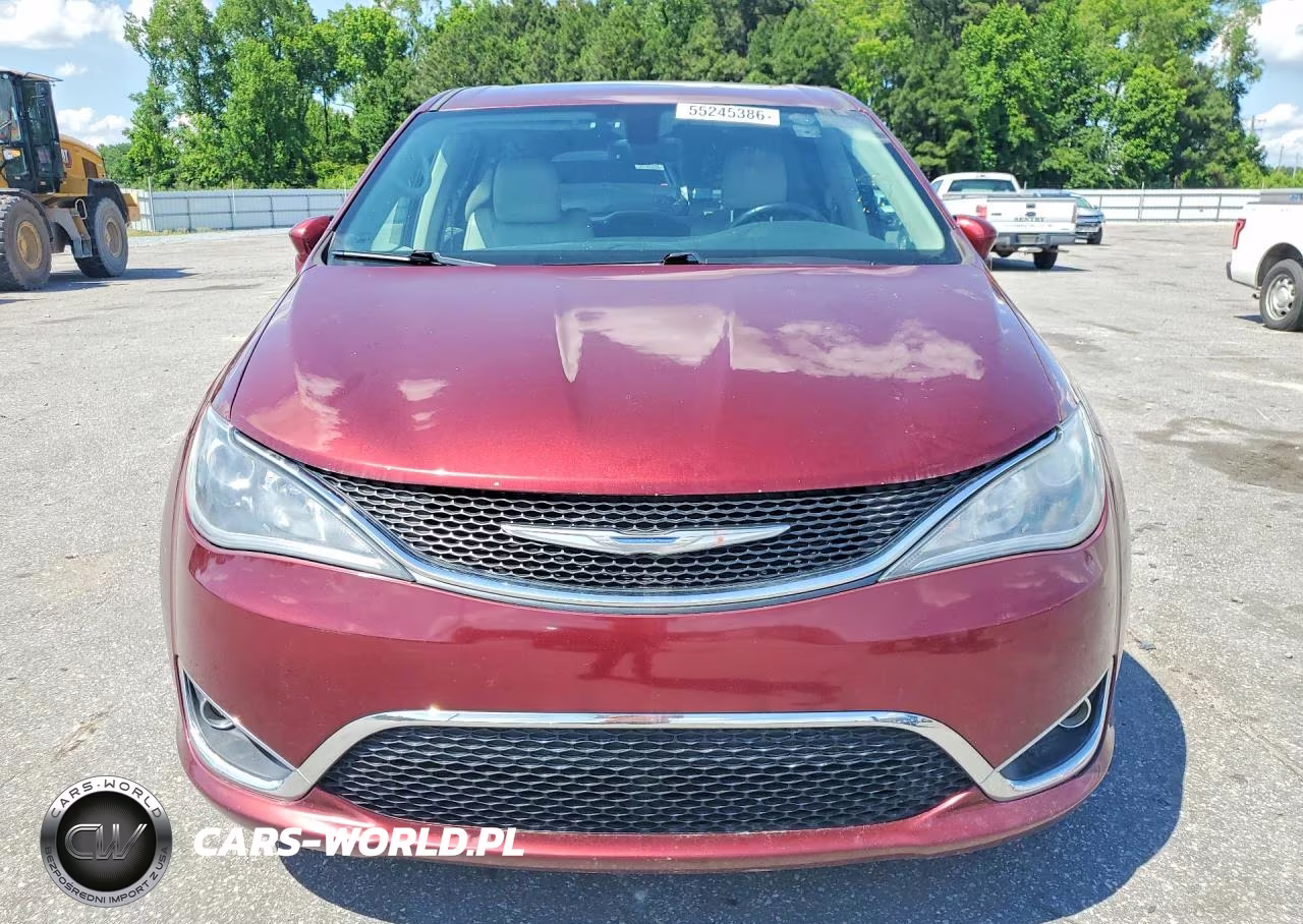 2018 Chrysler Pacifica Touring L Plus VIN:2C4RC1EG9JR237586 - 5