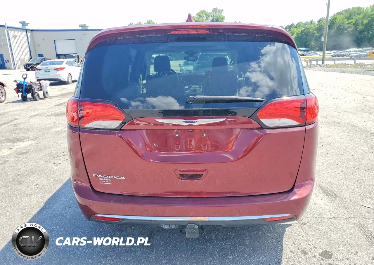 2018 Chrysler Pacifica Touring L Plus VIN:2C4RC1EG9JR237586 - 6