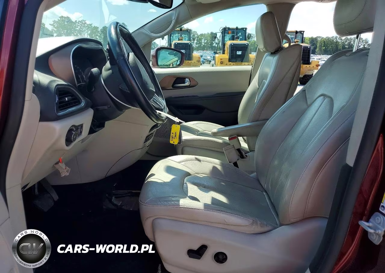 2018 Chrysler Pacifica Touring L Plus VIN:2C4RC1EG9JR237586 - 7