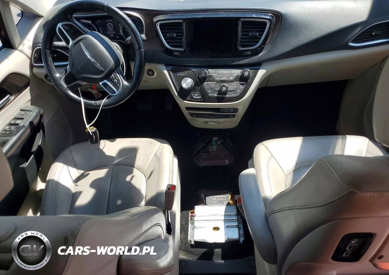 2018 Chrysler Pacifica Touring L Plus VIN:2C4RC1EG9JR237586 - 8
