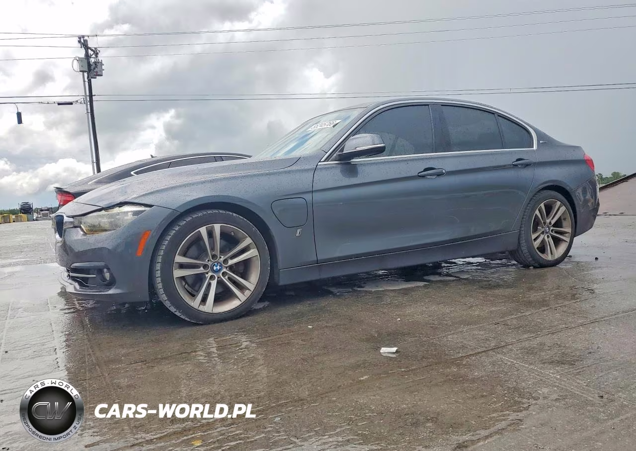 2018 BMW 330E – zdjęcie 1 z 12