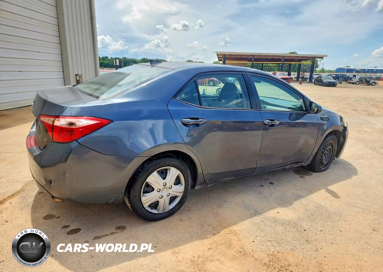 2018 Toyota Corolla Le VIN:5YFBURHEXJP749672 - 3