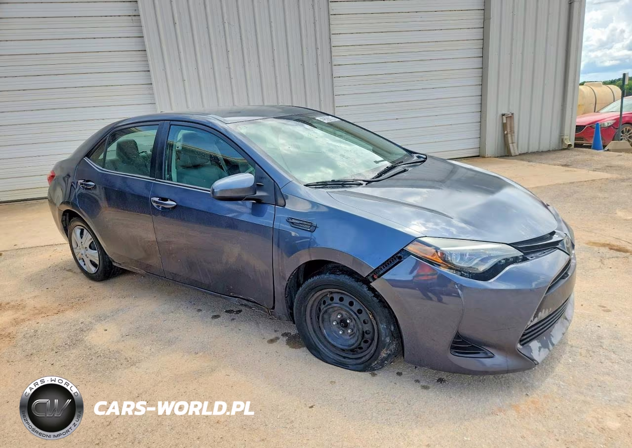 2018 Toyota Corolla Le VIN:5YFBURHEXJP749672 - 4