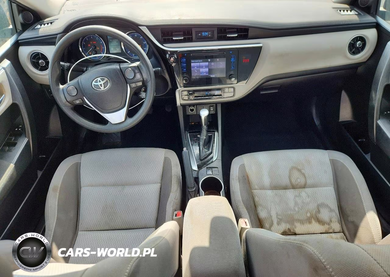 2018 Toyota Corolla Le VIN:5YFBURHEXJP749672 - 8