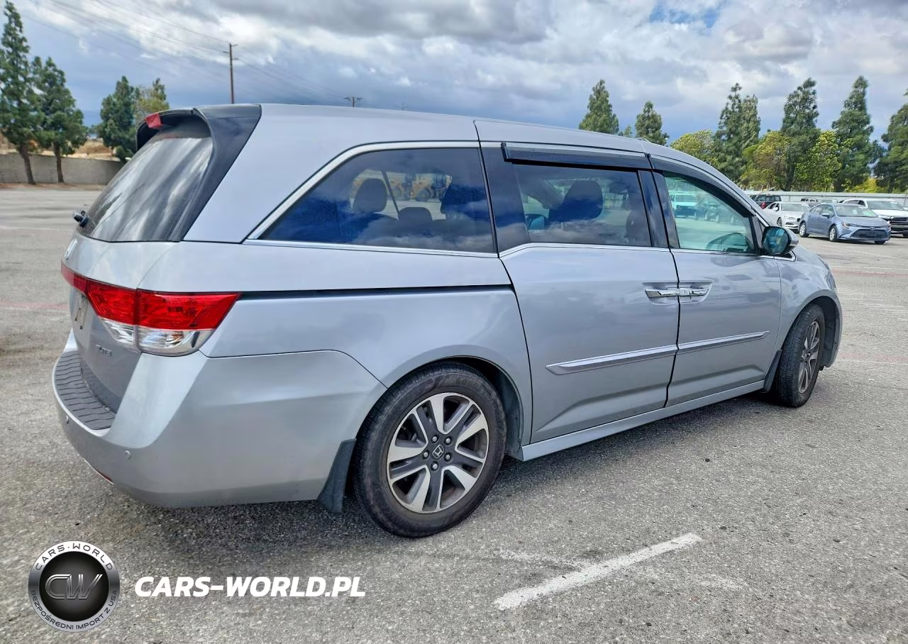 2016 Honda Odyssey Touring VIN:5FNRL5H91GB167168 - 3