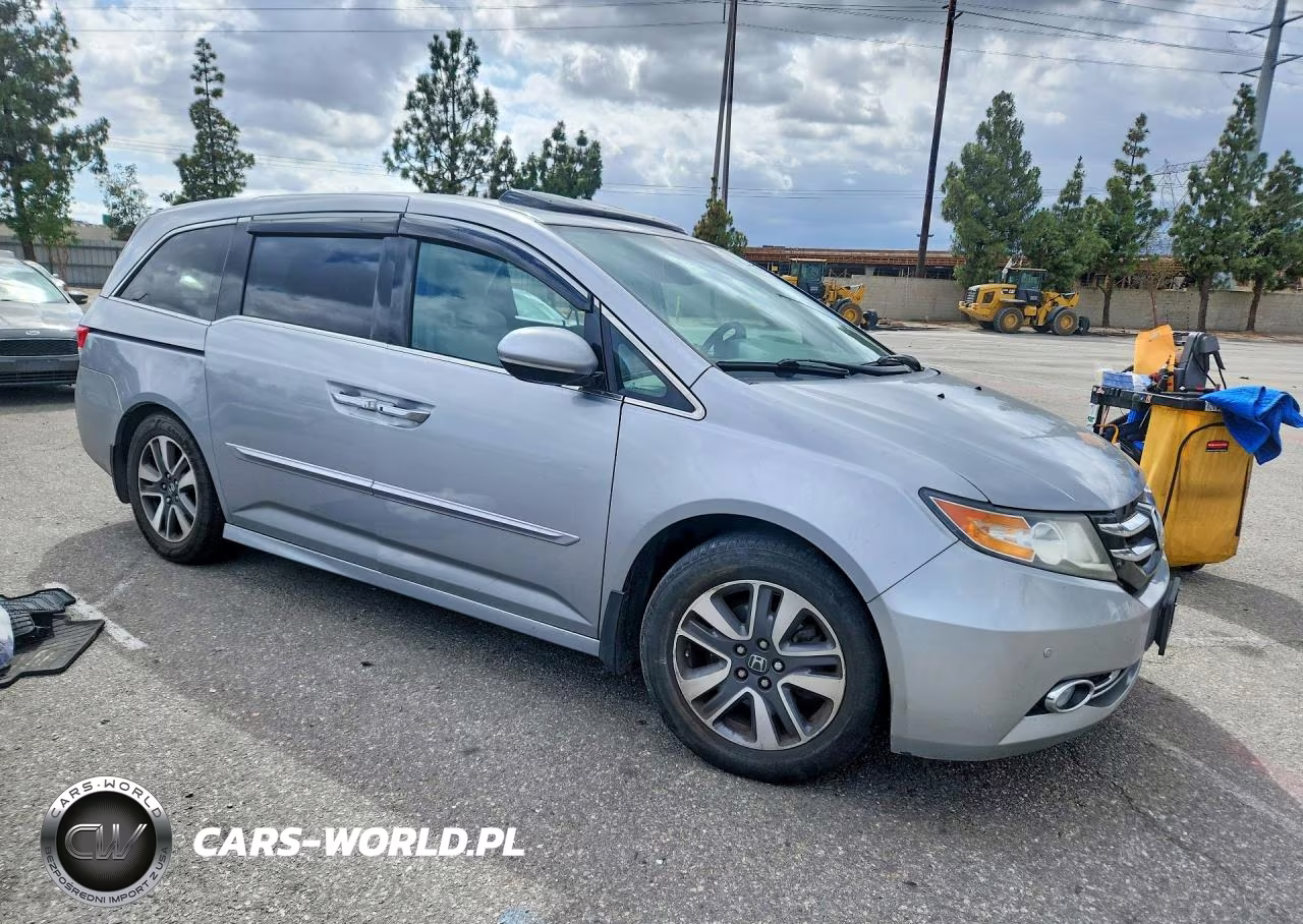 2016 Honda Odyssey Touring VIN:5FNRL5H91GB167168 - 4