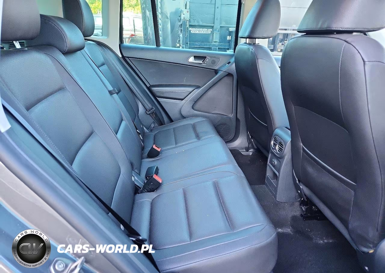 2016 Volkswagen Tiguan S-Se-Sel-R-Line VIN:WVGBV7AX0GW616198 - 11