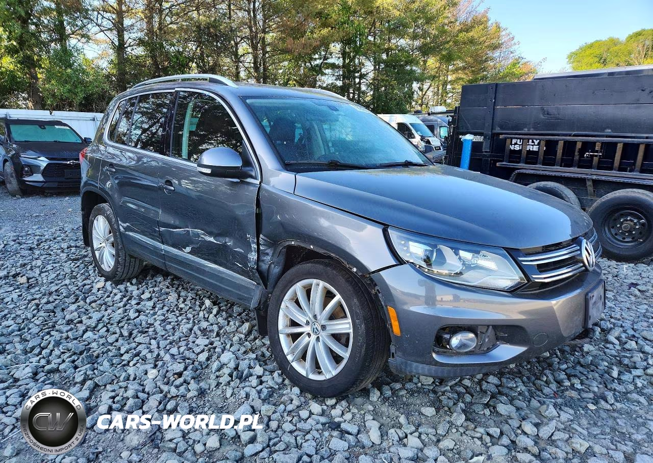 2016 Volkswagen Tiguan S-Se-Sel-R-Line VIN:WVGBV7AX0GW616198 - 4