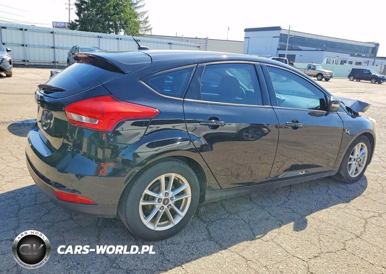 2016 Ford Focus Se VIN:1FADP3K26GL270135 - 3
