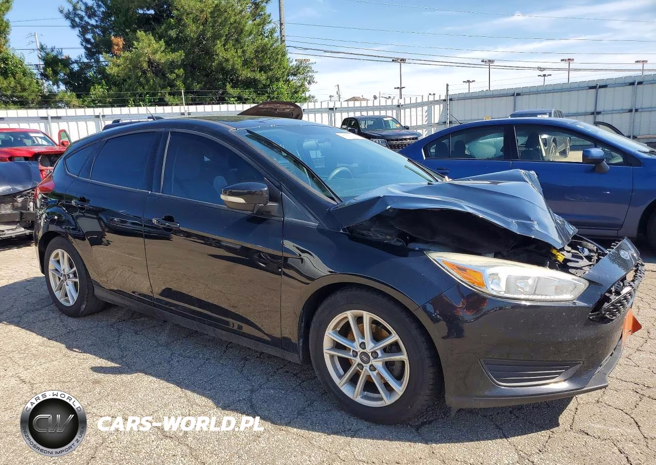 2016 Ford Focus Se VIN:1FADP3K26GL270135 - 4