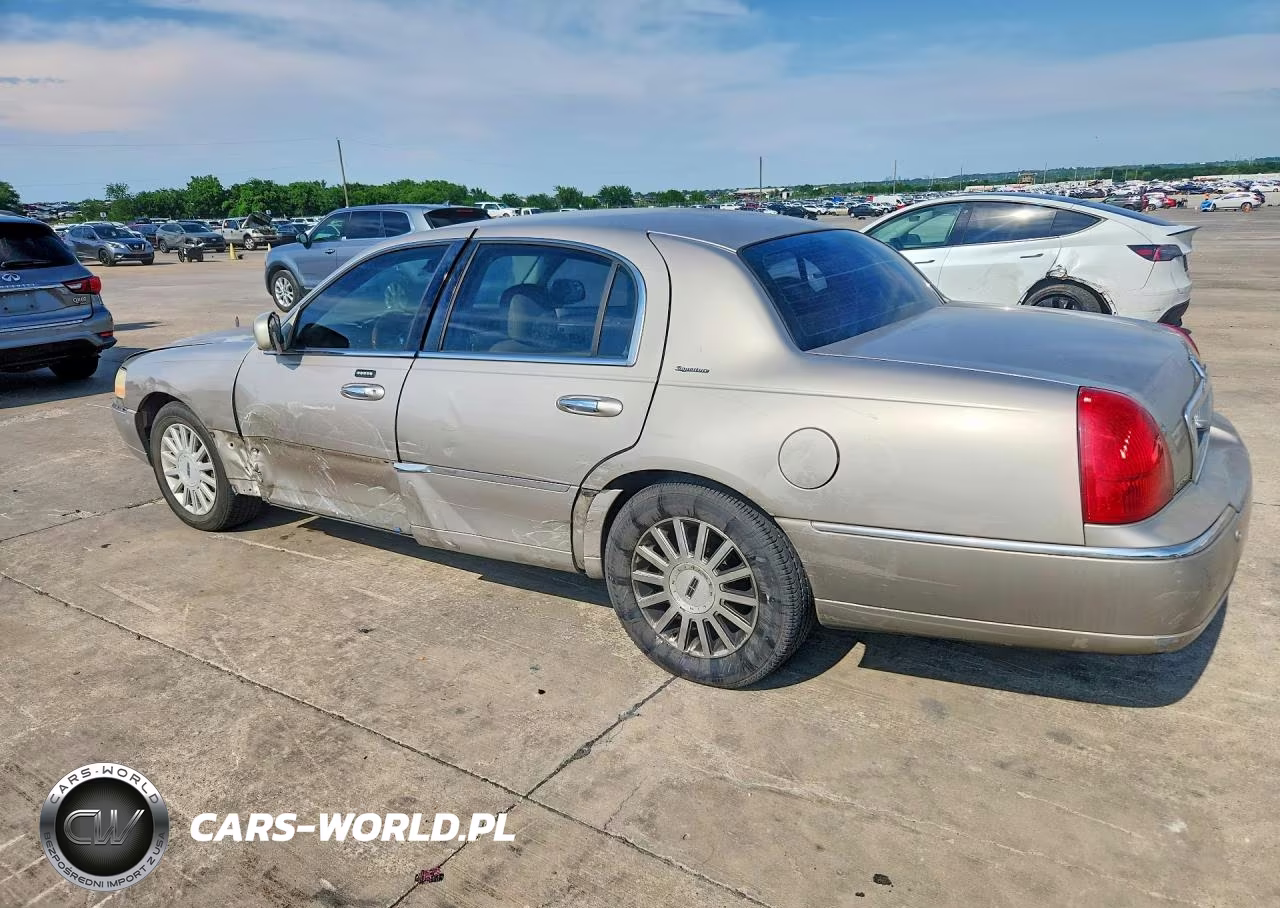 2003 Lincoln Town Car Signature VIN:1LNHM82W73Y617873 - 2