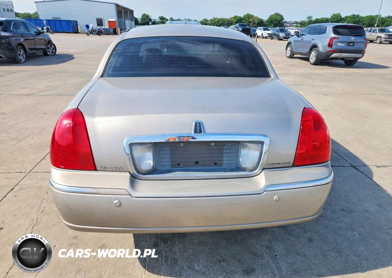 2003 Lincoln Town Car Signature VIN:1LNHM82W73Y617873 - 6