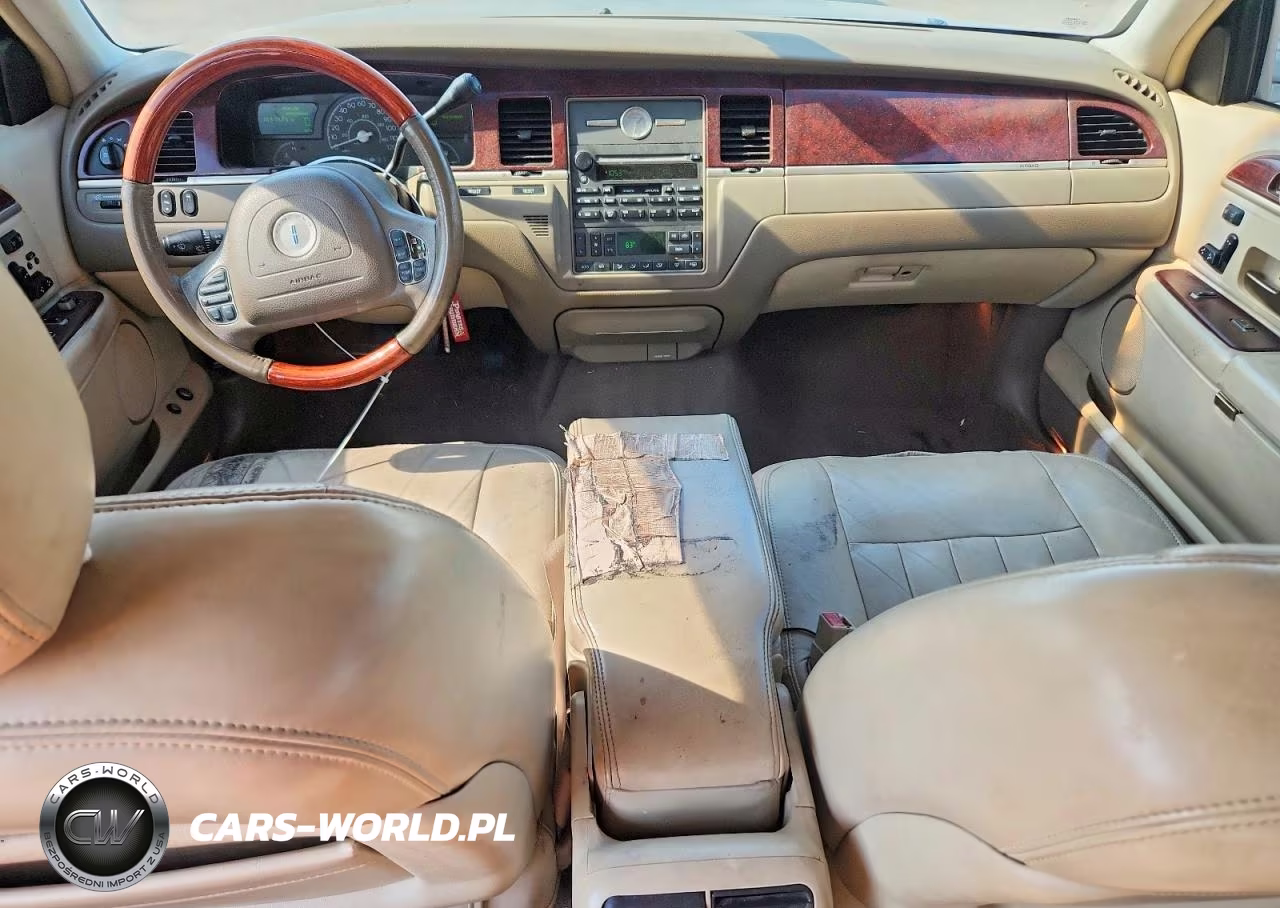 2003 Lincoln Town Car Signature VIN:1LNHM82W73Y617873 - 8