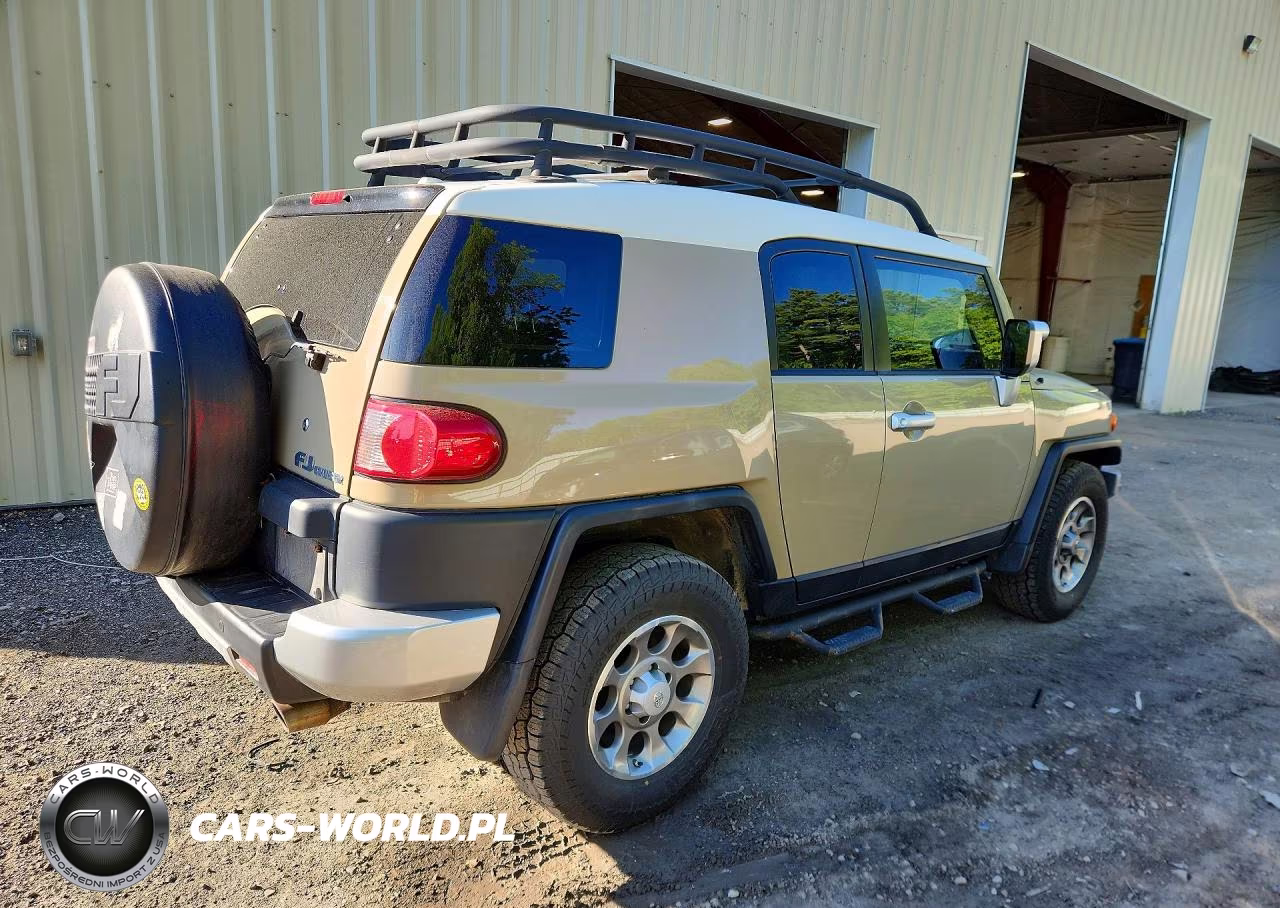 2011 Toyota Fj Cruiser Base VIN:JTEZU4BF4BK011672 - 3
