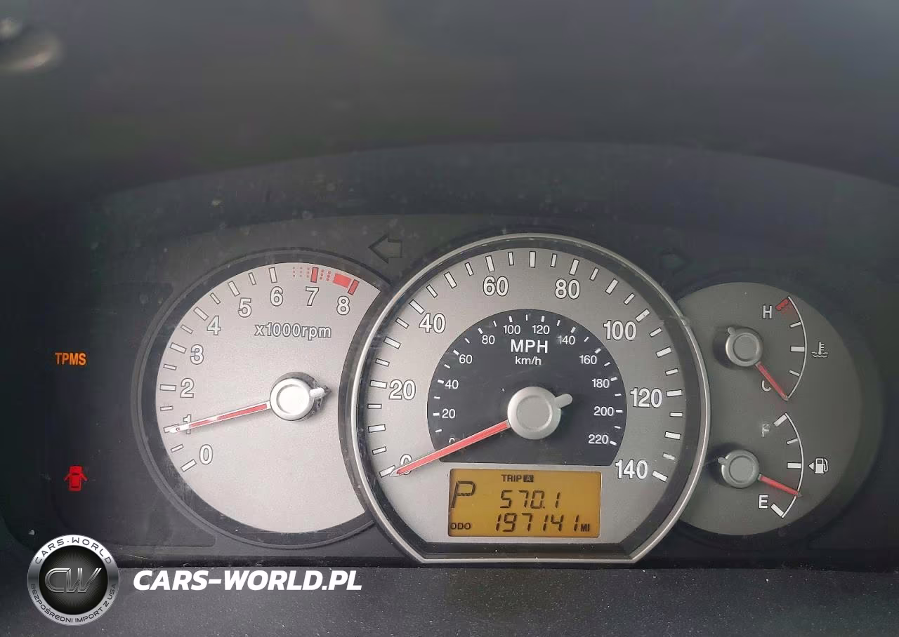 2007 Kia Rondo Lx VIN:KNAFG526177052725 - 9