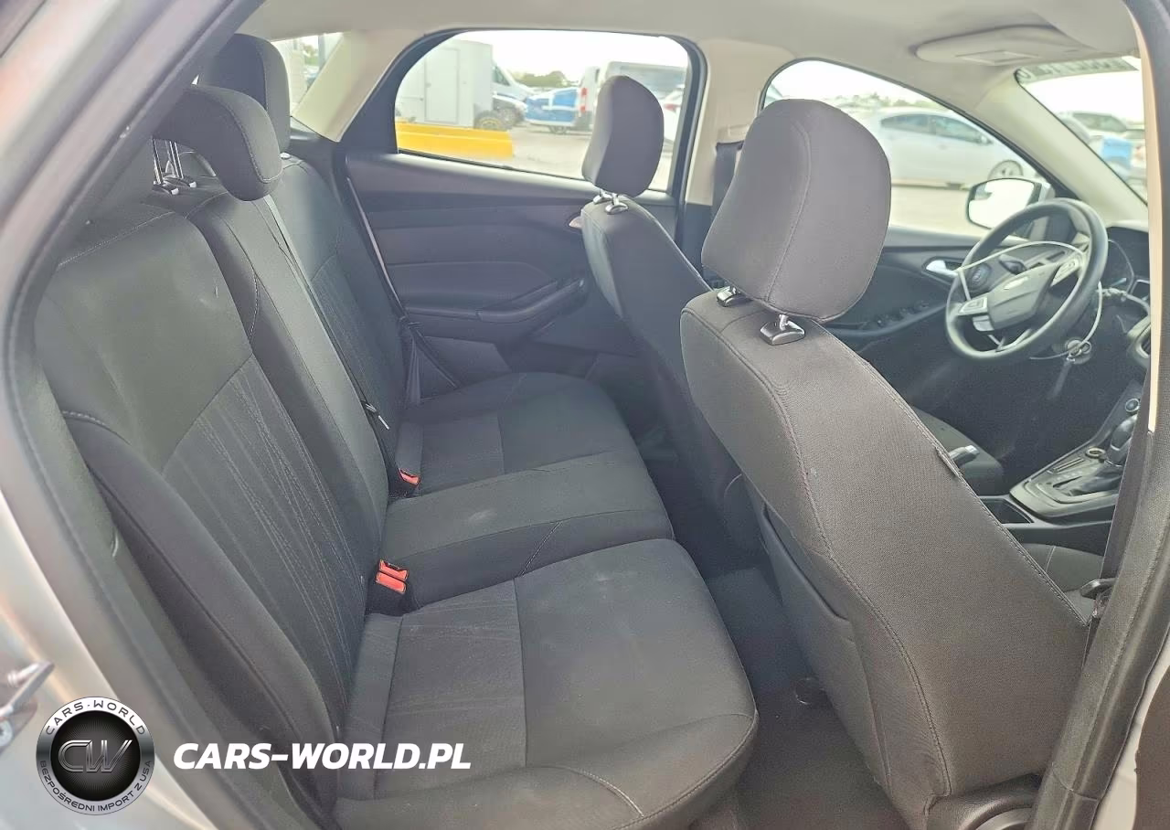 2016 Ford Focus Se VIN:1FADP3K20GL359456 - 10