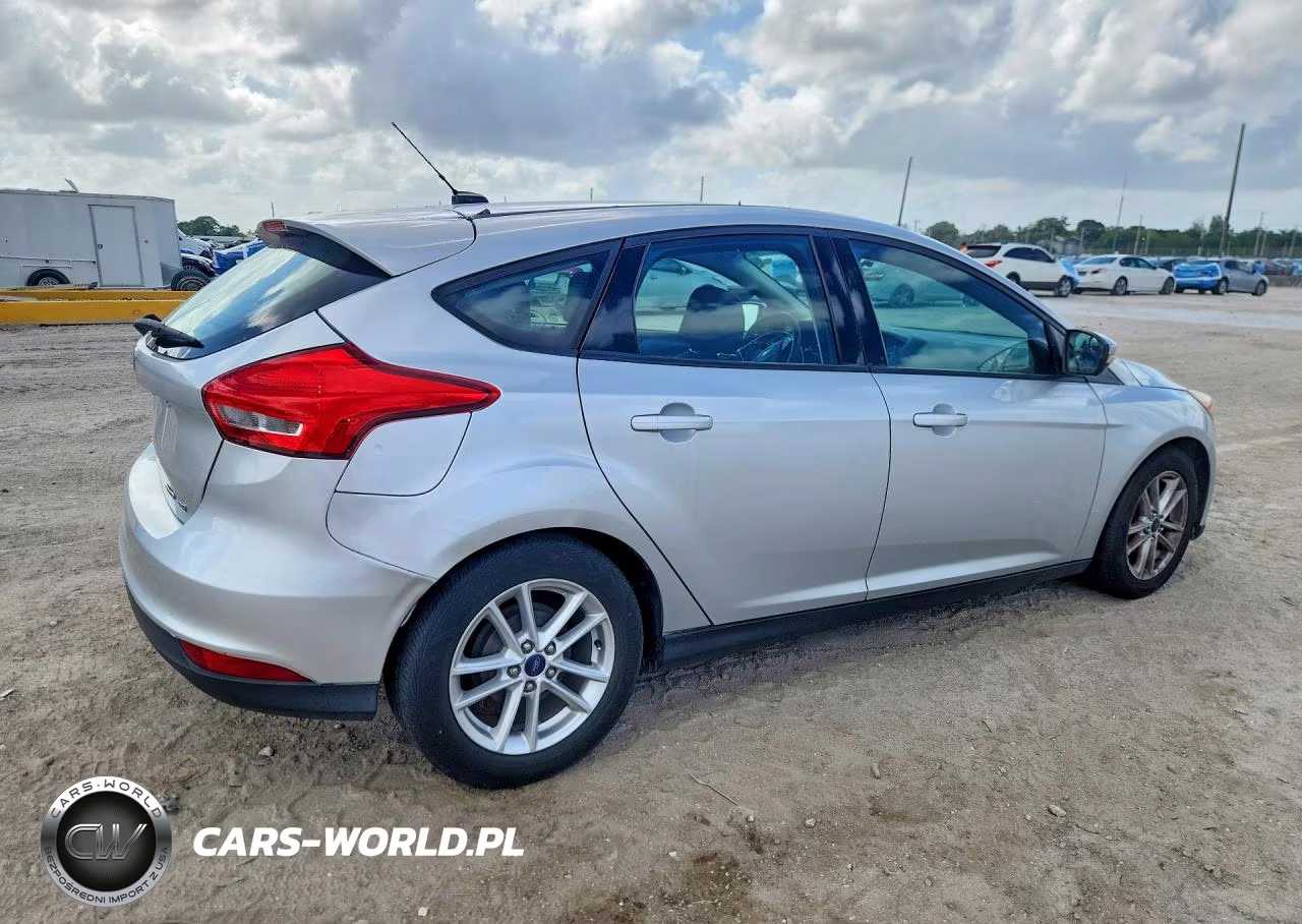 2016 Ford Focus Se VIN:1FADP3K20GL359456 - 3