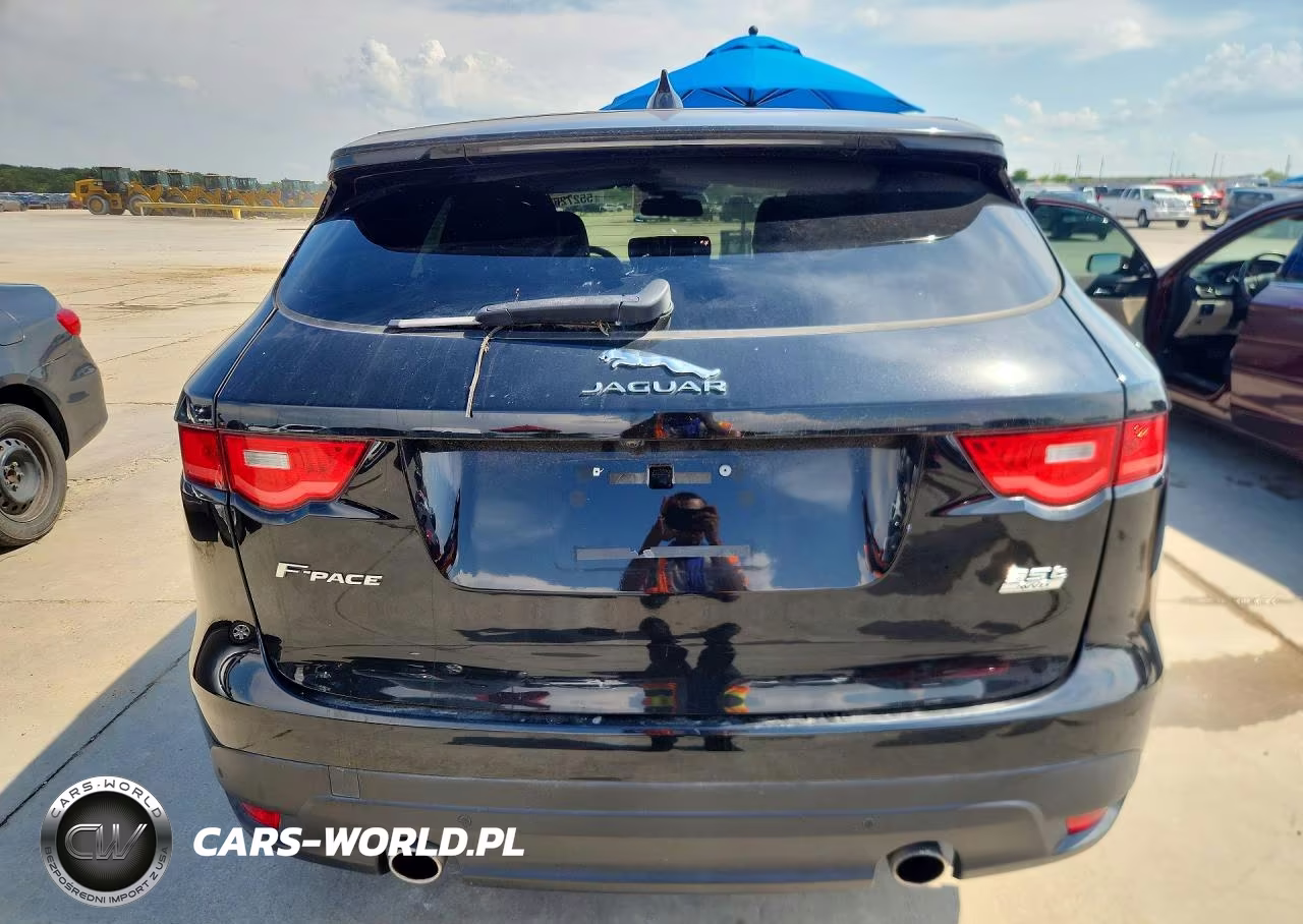 2017 Jaguar F-Pace R - Sport VIN:SADCL2BV3HA058087 - 6